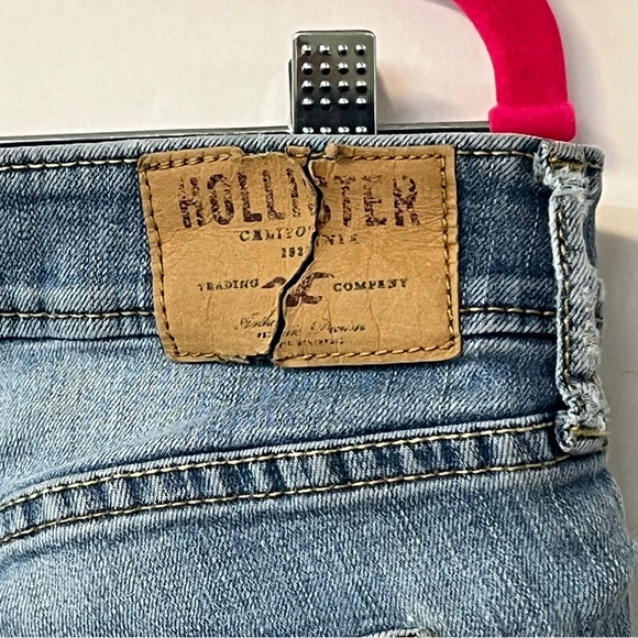 Women’s Hollister Factory Distressed Jeans. Size 0S W24 L29. - Picture 10 of 14